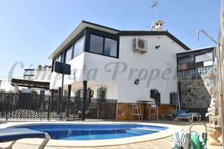 House in Avda Pescia - Ctra de Frigiliana. Casa pueblo en nerja