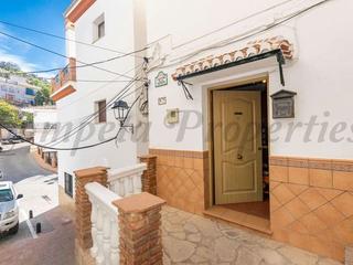 Casa adossada a Sayalonga