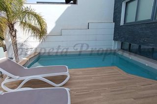 Casa in Avda Pescia - Ctra de Frigiliana. Casa pueblo en nerja
