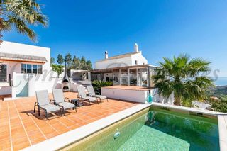 House in Cómpeta. Casa de campo en cómpeta