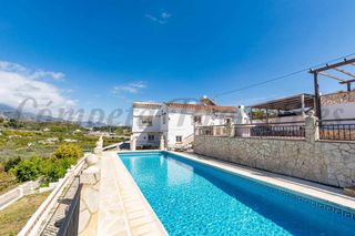 Casa in Avda Pescia - Ctra de Frigiliana. Casa de campo en nerja