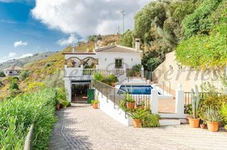 Maison à Cómpeta. Encantadora casa de campo con piscina y vistas panorámicas en có
