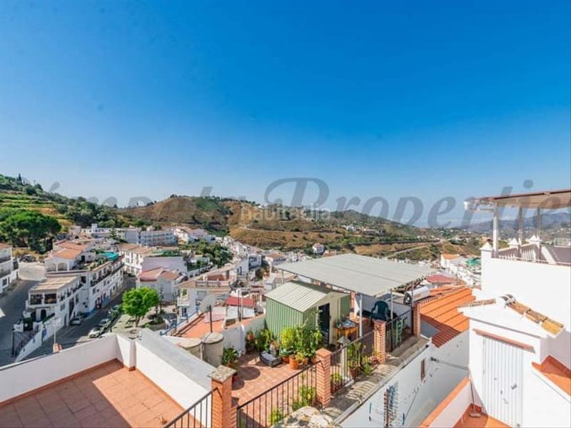 Foto 0f3e38ea-9e75-48c0-8edd-816bfb99567c. Casa adossada amb calefacció a Cómpeta