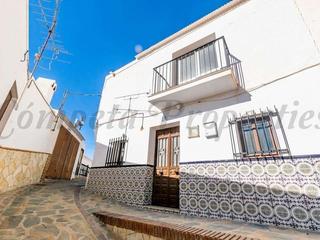 Casa adossada a Sayalonga