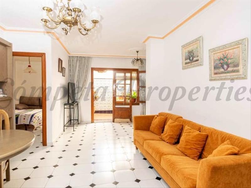 Foto 7f0e86a4-6704-48f1-974e-186302d5d39f. Casa adossada amb calefacció a nueva Nerja Nerja