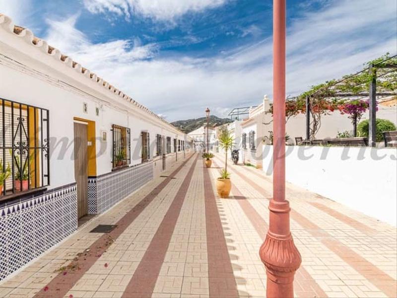 Foto e4c1f646-9834-44f3-a2ee-98ba537ce635. Casa adosada en Torrox pueblo Torrox