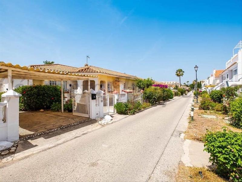 Foto c5accf57-018f-40d4-8a67-cdfa8b9fff4d. Casa adossada amb calefacció a Torrox pueblo Torrox