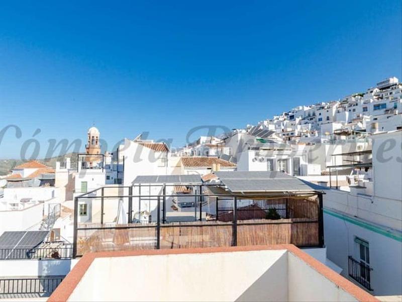 Foto 42d212f2-cbaa-48f6-a763-380a6defcfe7. Casa adossada amb calefacció a Cómpeta