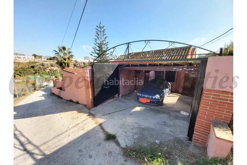 Foto e15ba25b-8ae5-42d7-87f7-2ce6068bc9fc. Casa amb xemeneia aparcament piscina a Avda Pescia - Ctra de Frigiliana Nerja