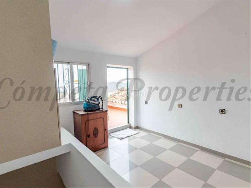 Foto 1c36b63e-fbfc-4bce-b18b-c521336e0de3. Casa adossada amb xemeneia calefacció a Canillas de Albaida