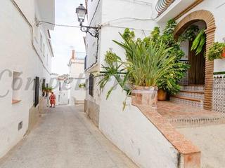 Semi detached house in Canillas de Albaida. Gran casa de pueblo de 4 dormitorios en canillas de albaida