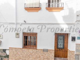 Casa adossada a Sayalonga