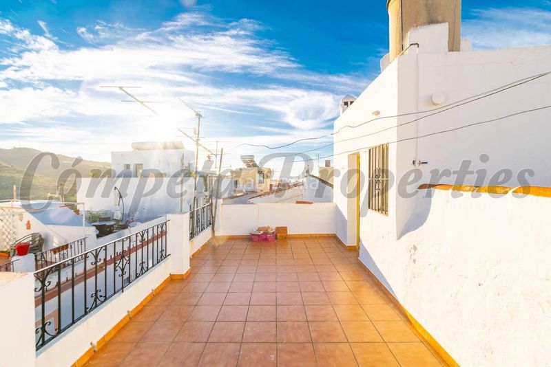 Foto cec588d8-d09d-4a62-b2e0-c459a9acaecf. Casa adossada amb calefacció a Torrox pueblo Torrox