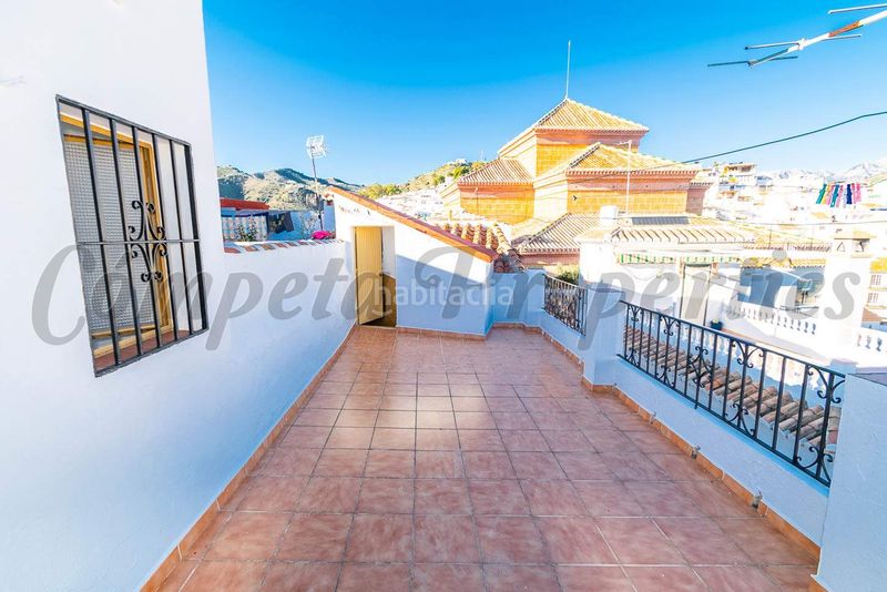 Foto e6bd92f1-aa42-449c-909f-1405dc9c0f8b. Casa adossada amb calefacció a Torrox pueblo Torrox