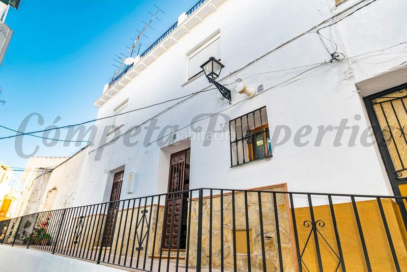 Foto ee45490b-1291-430a-af0c-c603e59d888f. Casa adossada amb calefacció a Torrox pueblo Torrox