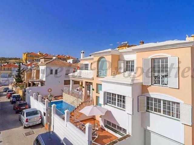 Foto 3e8884ae-6531-4294-bff6-60fd1acfcb97. Casa adosada en nueva Nerja Nerja