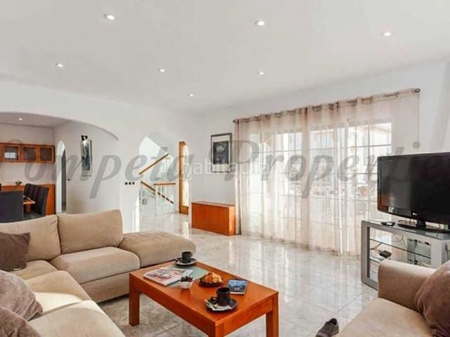 Foto 75a3a15e-77fd-4210-8cfb-794b6c181fe0. Casa adosada en nueva Nerja Nerja