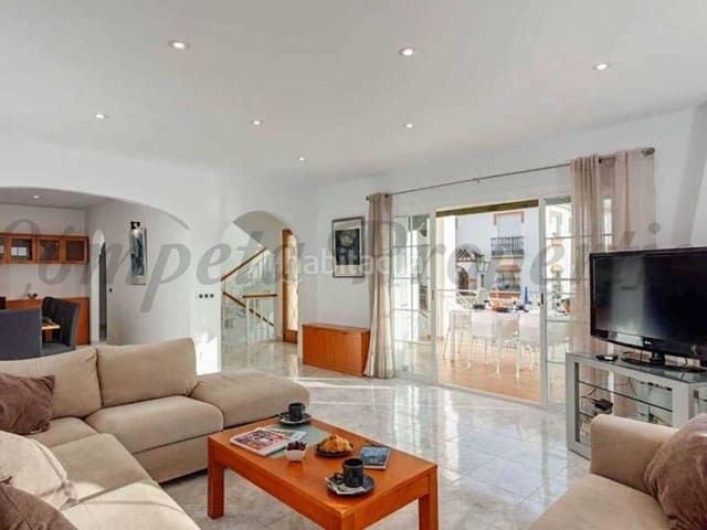 Foto 85ccc566-306a-41c2-af82-da964c474635. Casa adosada en nueva Nerja Nerja