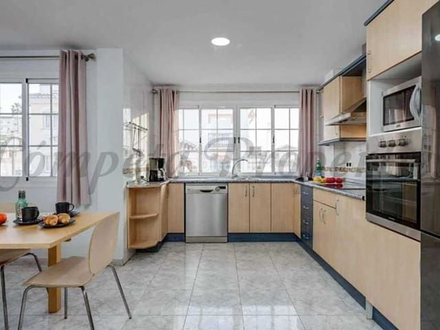 Foto ccdd29c7-ee85-4db8-ab5c-9022fbf511e6. Casa adosada en nueva Nerja Nerja