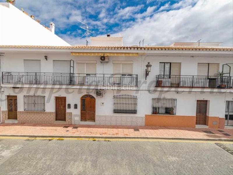 Foto a9257289-7d82-4527-b2fe-93bd8a7f5e40. Casa adosada en Torrox pueblo Torrox