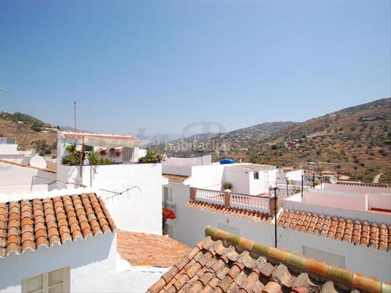 Foto d05c13f9-f751-478d-9157-990ff0235599. Casa adossada amb calefacció a Torrox pueblo Torrox