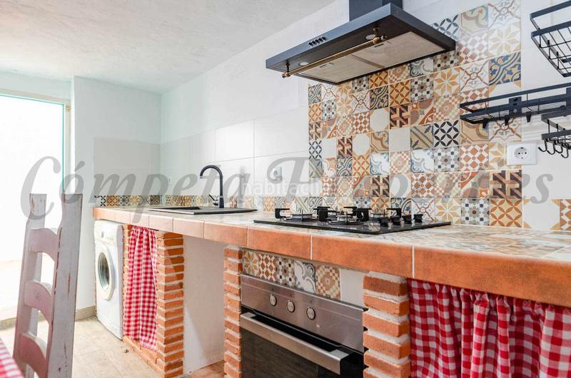 Foto a2e0a45d-bd48-4659-8f11-ff25a0b01b70. Casa adossada a Cómpeta