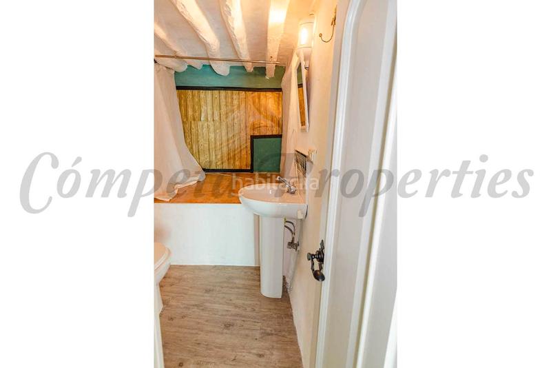 Foto ad21cb8c-df9e-4d7f-9020-3a76d13d9653. Casa adossada a Cómpeta