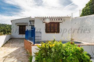 Chalet en Cmpeta. Casa rural con piscina privada en el parque natural, entre cmpe