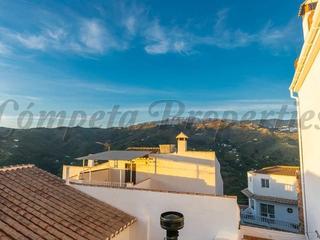 Semi detached house in Sayalonga