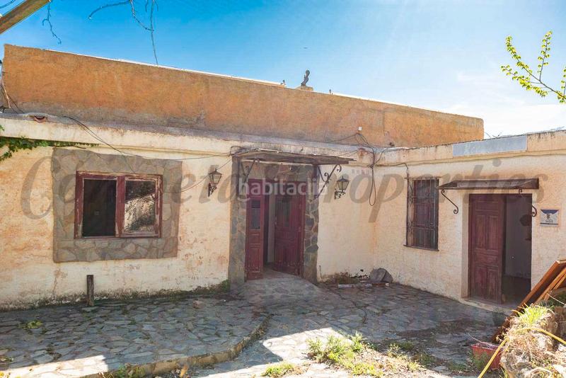 Foto 734e0508-1cb6-469c-a51a-885db450c038. Edificio en Soportújar