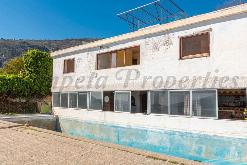 Foto e2064132-85ee-454c-9eaa-70d39923f28d. Edificio en Soportújar