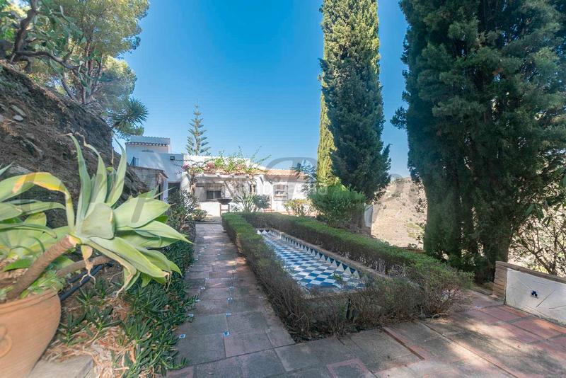 Foto 0af6c2f2-475d-4108-b50f-e7b5de0937ee. Country house with parking pool in Torrox pueblo Torrox