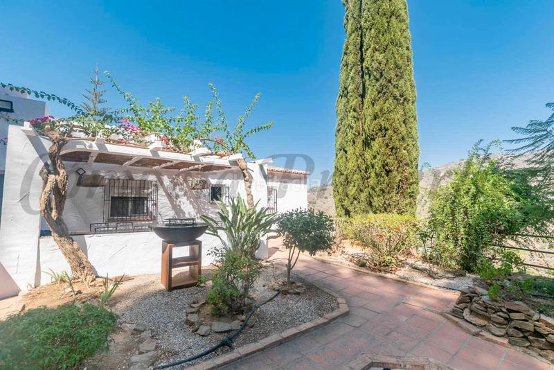 Foto 1ab1fa9b-8f27-49eb-9abb-5a1a1a13ec5f. Country house with parking pool in Torrox pueblo Torrox