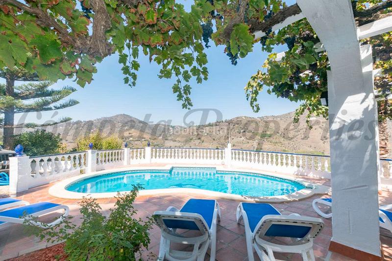 Foto 28f35d64-5895-4a26-aafa-1c8e1273a077. Country house with parking pool in Torrox pueblo Torrox