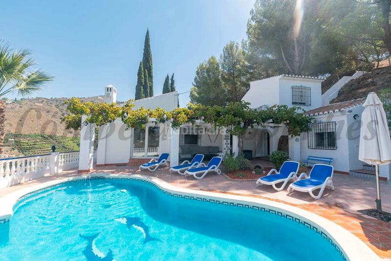 Foto ac806f19-ea52-46fc-a78e-ec943de00d99. Country house with parking pool in Torrox pueblo Torrox