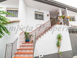 Casa adossada a Cómpeta