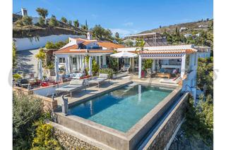 Chalet en Cmpeta. Villa de lujo nica con apartamentos de invitados, piscina infin