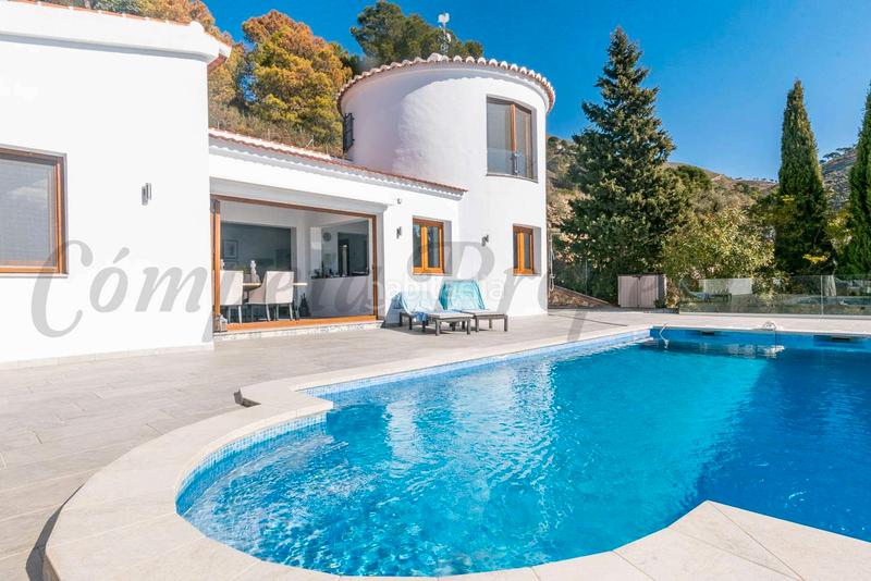 Foto 5b385686-97ab-437e-938b-b89013b7d7bd. Xalet amb calefacció piscina a Cómpeta