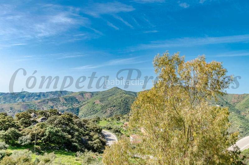 Foto e68a1e2d-2293-45a2-9b46-6236bb053985. Masia amb aparcament a Comares