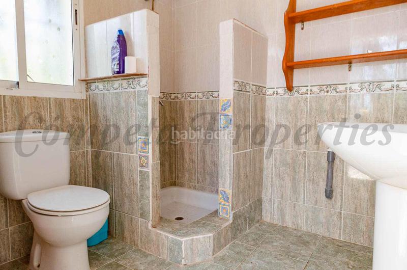 Foto 1df9c11c-cca6-4ecc-b0a7-4d988171c1f5. Masía 3 en 1: dos casas de campo habitables y una para reformar en Torrox