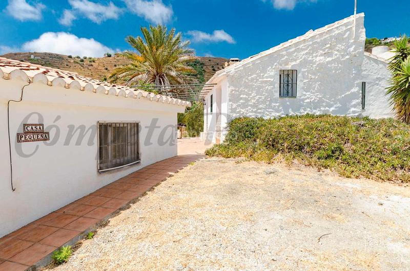 Foto 37cc842e-04ca-41de-94a6-b6032c05bfed. Masía 3 en 1: dos casas de campo habitables y una para reformar en Torrox