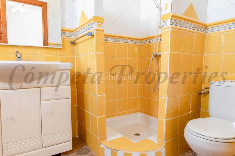 Foto 7cb38292-eb2b-478a-9747-2327e890ef59. Masía 3 en 1: dos casas de campo habitables y una para reformar en Torrox