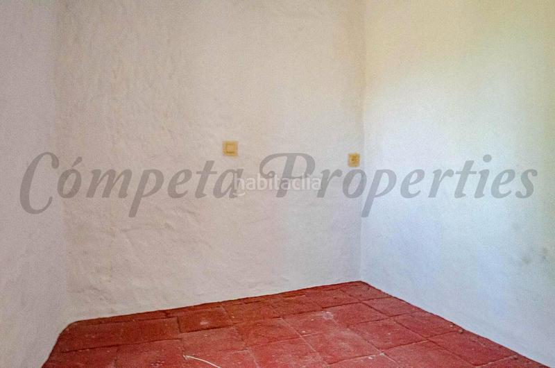Foto 8a2fd873-4e63-4271-b8d5-2d0f8795b4d2. Masía 3 en 1: dos casas de campo habitables y una para reformar en Torrox