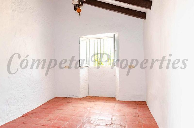 Foto 957f85ab-6e26-48b0-9826-f3b712130560. Masía 3 en 1: dos casas de campo habitables y una para reformar en Torrox