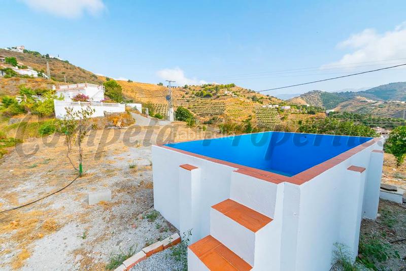 Foto c16140c9-f5e4-41dc-bc43-9cfca81b76ae. Masía 3 en 1: dos casas de campo habitables y una para reformar en Torrox