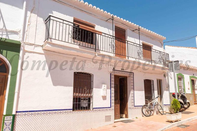 Foto 5a30adfc-5abd-44cf-816d-798c144c955e. Semi detached house with fireplace parking in maro - cuevas de Nerja Nerja