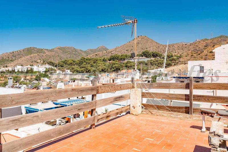 Foto 9705ed7a-aae1-49f6-8b5a-32105259b9bd. Semi detached house with fireplace parking in maro - cuevas de Nerja Nerja