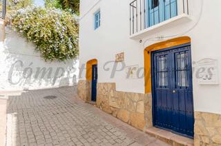Casa aparellada  Calle josé antonio. Encantadora casa tradicional con terrazas y taller en el corazón