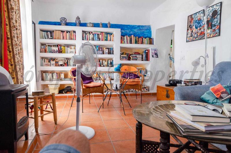 Foto 44cf6fa4-e124-4f91-a5d9-9b0a3c57ef5a. Casa pareada encantadora casa tradicional con terrazas y taller en el corazón en Cómpeta