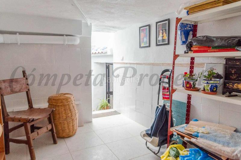Foto b7d9cb63-0840-46fd-b691-776531d1e238. Casa pareada encantadora casa tradicional con terrazas y taller en el corazón en Cómpeta